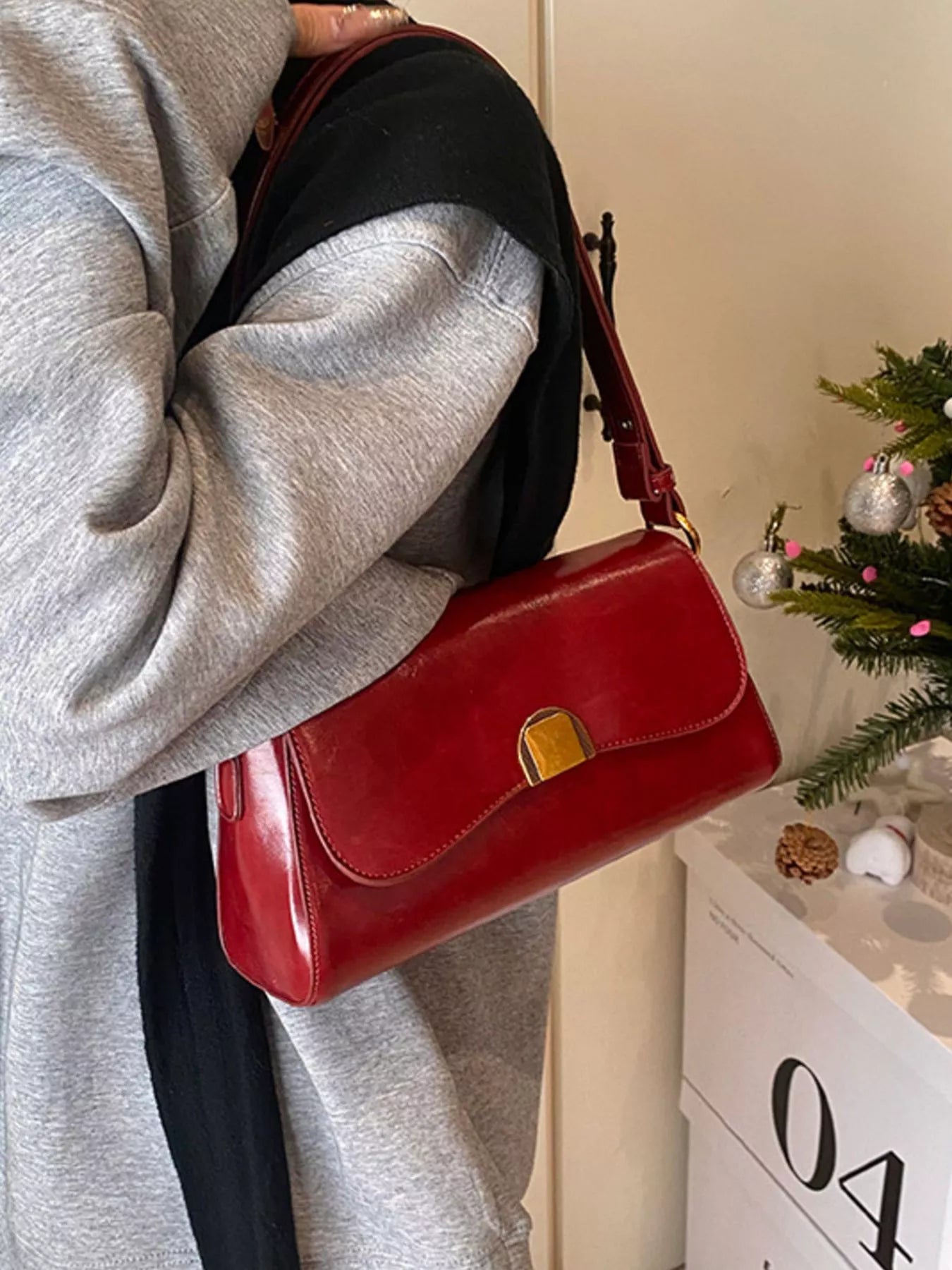 Golden Clasp Shoulder Bag