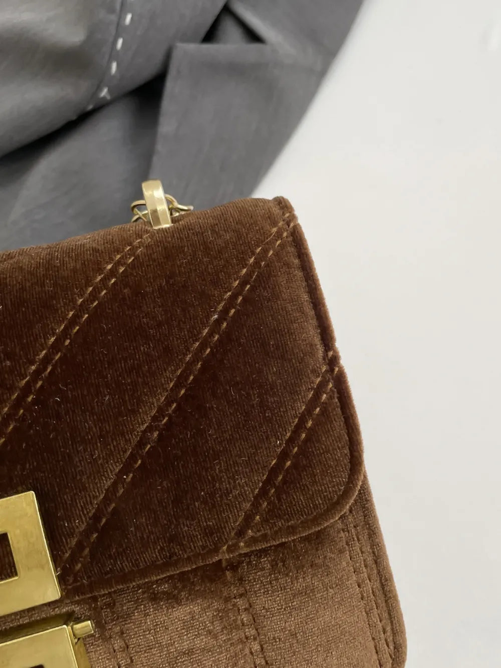 Gold Clasp Chain Shoulder Bag