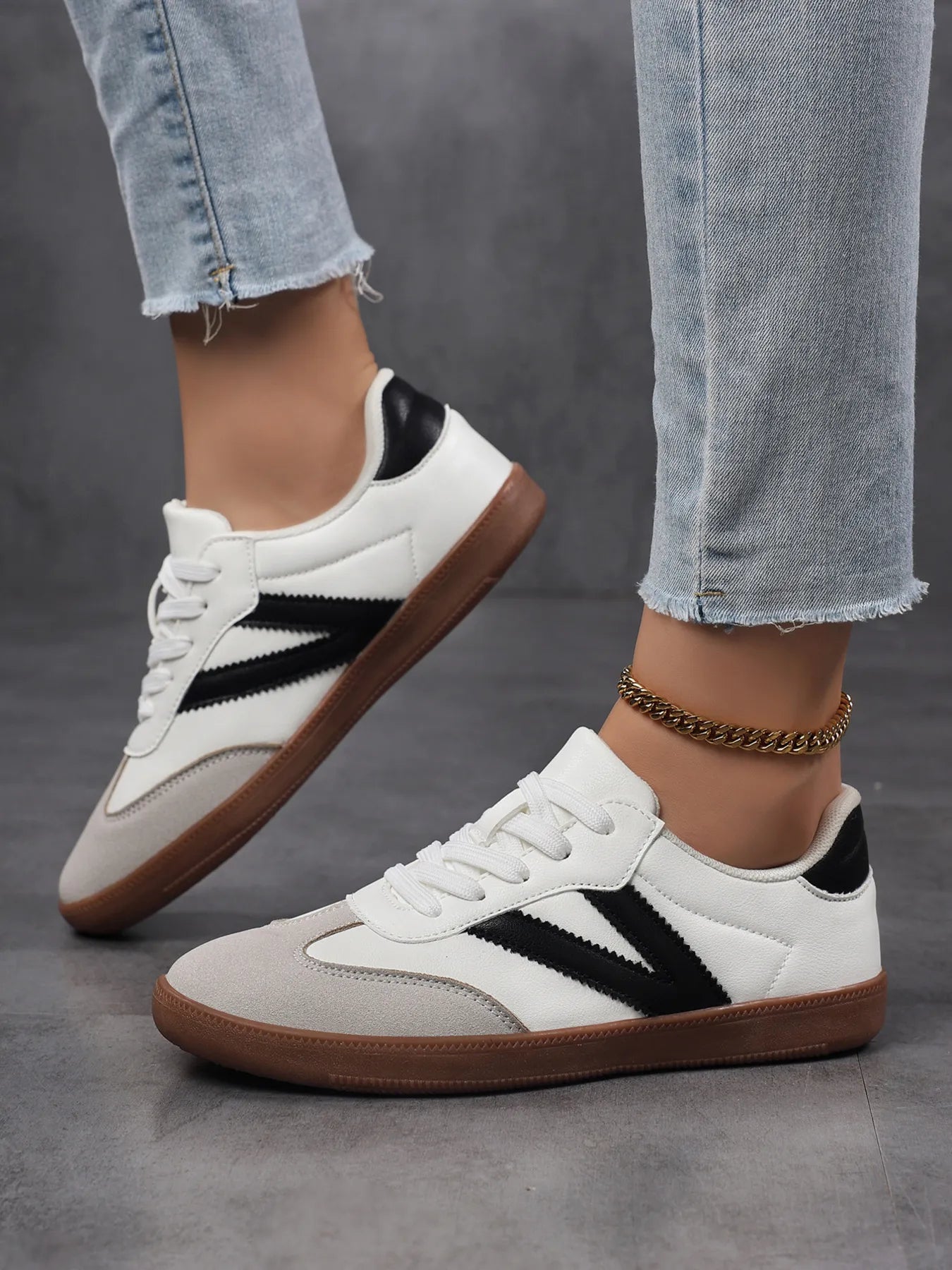 Contrast Round Toe Sneakers