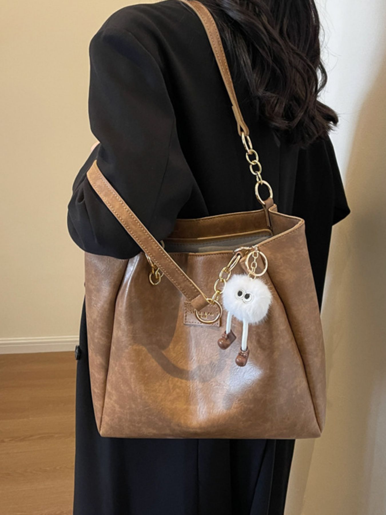 Chain Decor Leather Shoulder Bag