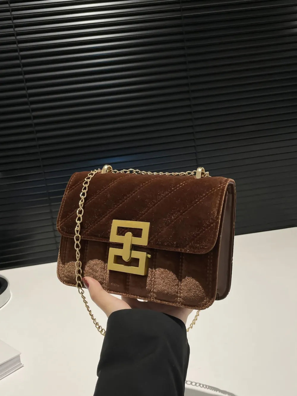 Gold Clasp Chain Shoulder Bag